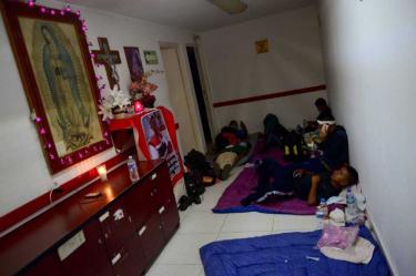 En la imagen, algunos de los migrantes atendidos tras el accidente carretero / Cuartoscuro