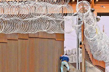 La construcción del muro fronterizo, ordenada por el expresidente Donald Tump, quedó inconclusa.