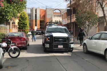 De inmediato se implementó un fuerte operativo policiaco para dar con los agresores quienes a pie huyeron del lugar. Foto: Especial