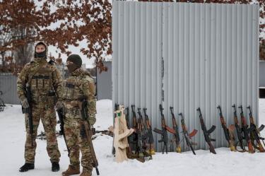 Los cursos militares y de autodefensa entre civiles han aumentado en Ucrania. (Reuters | Archivo)