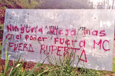 Ruperta Nicolás Hilario sufre violencia de género política. En 2021, al intentar reelegirse, aparecieron pintas en su contra.