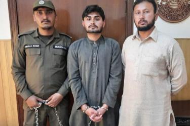La policía de Punjab arrestó al padre que disparó cinco veces a su hija recién nacida.