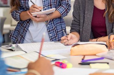El estudiante no deberá de contar con otro esquema de seguridad social similar o superior. Foto: iStock