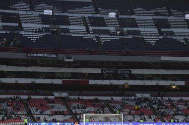 El duelo entre Cruz Azul y Pumas registró una pobre entrada. (Mexsport)