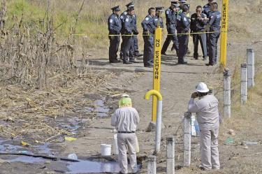 A León Trauwitz se le acusa de crear una red de robo de combustibles en tomas clandestinas de Pemex.
