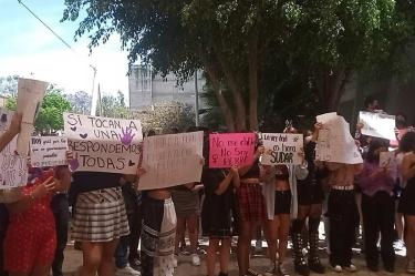 Autoridades del Nivel Medio Superior de la Universidad de Guanajuato, se deslindaron de los comentarios de la directora y los consideraron como hecho violatorio de los derechos humanos.