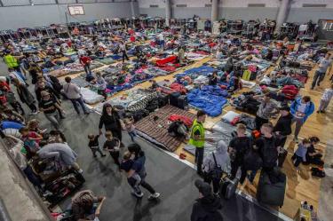Estados Unidos abrió las puertas de su garita para recibir a cientos de migrantes ucranianos que huyen de la guerra. Foto: Cuartoscuro
