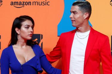 Georgina Rodríguez y Cristiano Ronaldo anunciaron ayer el fallecimiento de uno de sus gemelos (Reuters)