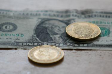 La moneda de México se depreciaba el miércoles por segunda jornada consecutiva en un mercado errático que asimilaba un recorte a las expectativas de crecimiento económico global / Cuartoscuro