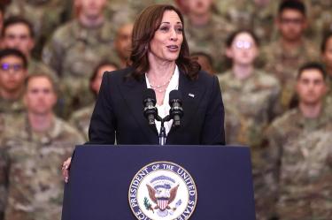 Rusia prohibió el jueves ingresar en su territorio a 29 personalidades estadounidenses, entre ellas la vicepresidenta Kamala Harris y el presidente de Facebook, Mark Zuckerberg / AFP