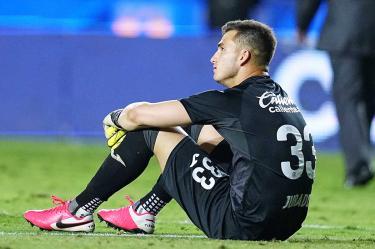 Sebastián Jurado tuvo tres intervenciones que mantuvieron con vida a Cruz Azul. (Mexsport)