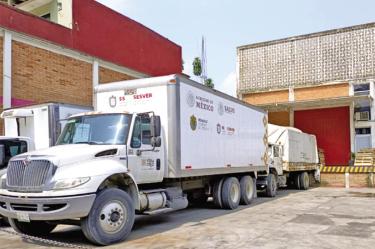 Las bodegas están repletas de medicamentos que trabajadores temen estén caducos.