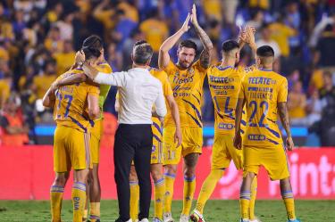 Tigres jugó con nueve elementos no formados en México, incumpliendo el reglamento. (Mexsport)