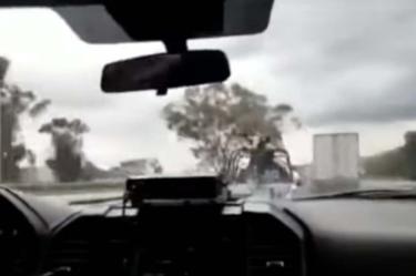 Imagen captada desde el interior de una patrulla de la Guardia Civil.