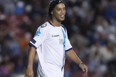 Ronaldinho estará de regreso en el futbol mexicano.