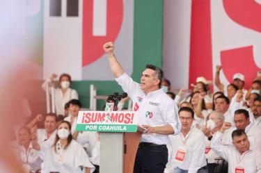 Al encabezar el Consejo Político Estatal, el líder nacional de los priistas reconoció el trabajo del gobernador Miguel Ángel Riquelme, a quien le ratificó todo el respaldo de la dirigencia nacional.