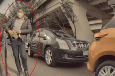 delincuente con pistola en mano