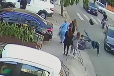 ladron atropellado golpea a mujeres