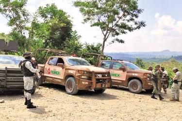 Camionetas de Pemex.