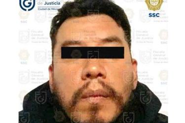 Detenido con los ojos cubiertos