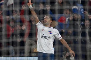 Luis Suárez volvió a marcar con Nacional.
