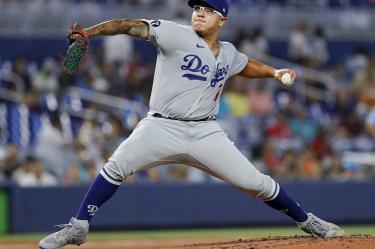 Julio Urías suma 14 victorias esta temporada.