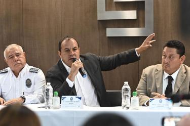 El gobernador de Morelos, Cuauhtémoc Blanco, en reunión con autoridades de seguridad.
