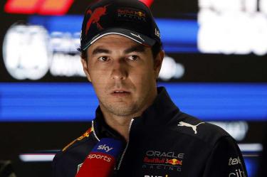'Checo' se molestó con la FIA y la dirección de carrera.