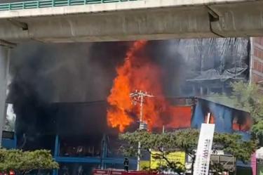 Fiscalía de CDMX investiga causas de incendio en Galerías el Triunfo