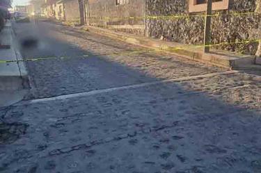 El cuerpo del elemento de seguridad quedó en el piso