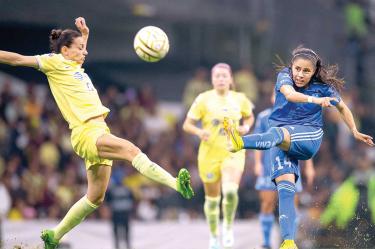 Jacqueline Ovalle anotó un golazo en el Azteca.