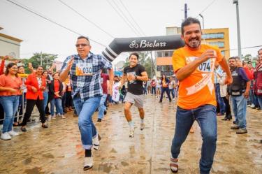 Carrera hombres en tacones
