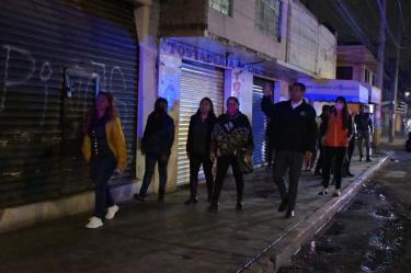 Personas caminando