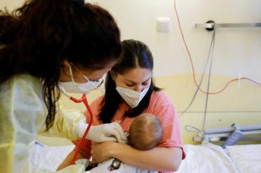 Los niños son más susceptibles de enfermarse de estreptococo. (Reuters)