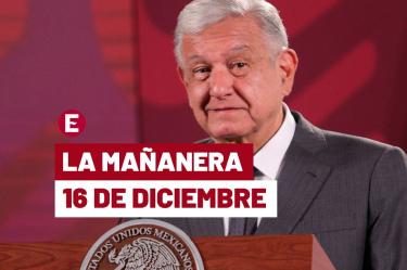 AMLO de traje gris en una de sus conferencias