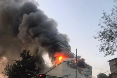 Incendio en mercado de tenis de Tepito