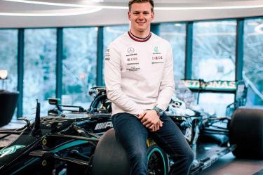 Mick Schumacher será piloto de reserva en Mercedes.