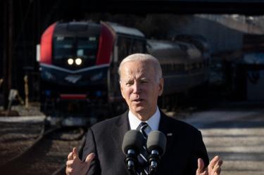 Biden dice que "no" enviará aviones caza F-16 a Ucrania