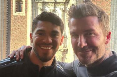 Henry Martín con David Beckham