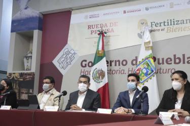 Conferencia de prensa en Casa Aguayo