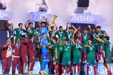 México le ganó 3-1 a Estados Unidos y festejan campeonato.