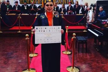 carmen campuzano honoris causa