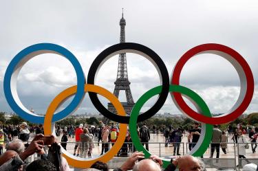 Los aros olímpicos en París.