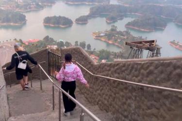 Pareja que grabó video para adultos en piedra de El Peñol