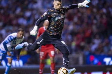 Tiago Volpi anotó gol de penal en el minuto 15 ante Puebla.