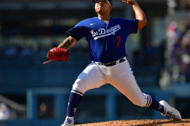 Julio Urías durante el partido ante Padres de San Diego.