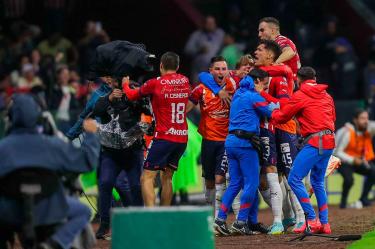 Festejo de Chivas ante América