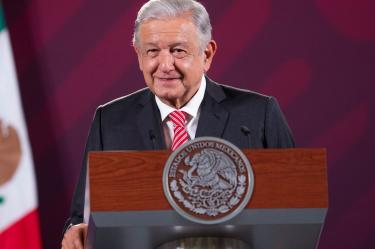 AMLO defiende en mañanera del 29 de mayo de 2023 recibir pensión universal