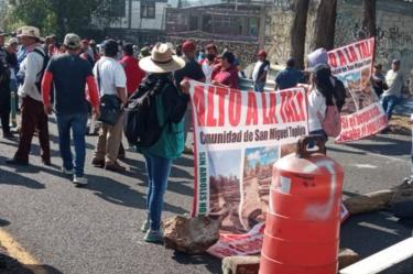 Bloqueo en la México-Cuernavaca. 
