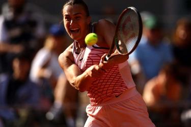 Aryna Sabalenka con raqueta en mano.